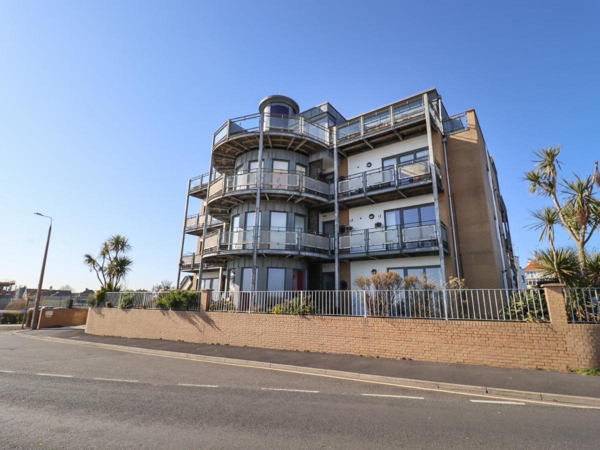 Flat 19 By The Beach Харуич Екстериор снимка