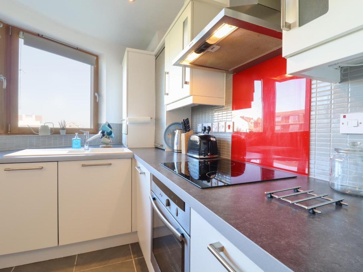 Flat 19 By The Beach Харуич Екстериор снимка